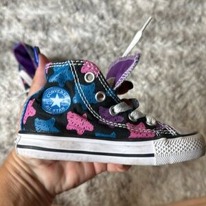 Converse All-Star size 6 baby girl running shoes absolutely adorable